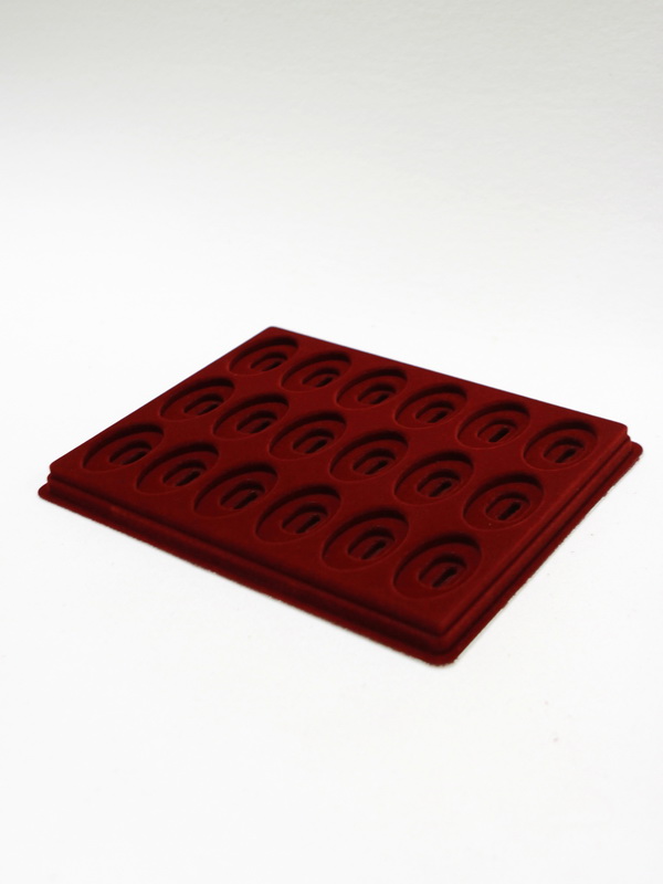 Планшет S (243х304х21 мм) на 18 ячеек (63х40х7 мм) (под знаки с винтом). Овалы, тёмно-бордовый