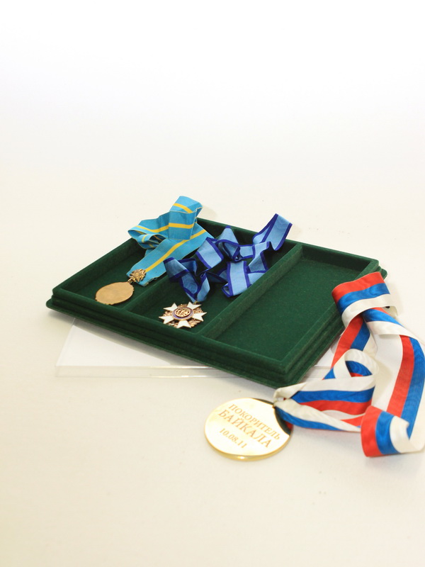 Планшет S (243х304х21 мм) на 3 ячейки (209х85х18 мм), зелёный