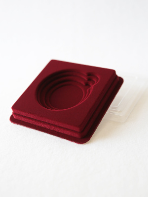 Сувенирная упаковка универсальная (106х106х20 мм) под медали (диаметр 51 мм, 61 мм, 66 мм)