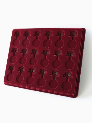 Планшет S (243х304х21 мм) для 18 медалей на прямоугольных колодках «За боевые заслуги» Планшет S (243х304х21 мм) для 18 медалей на прямоугольных колодках «За боевые заслуги»