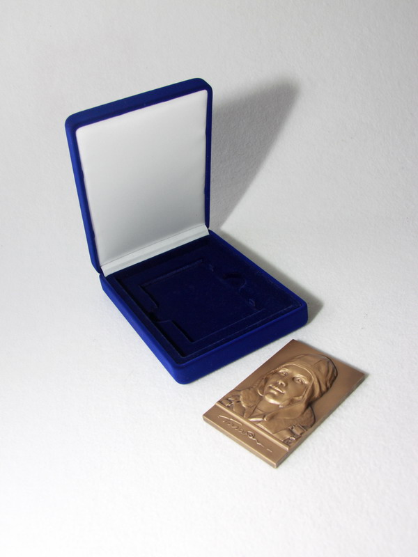 Футляр флокированный (90х124х32 мм) под плакетку Ю.А.Гагарина