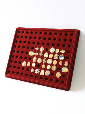 Планшет S (243х304х21 мм) на 108 цанг (под значки с цангой) Планшет S (243х304х21 мм) на 108 цанг (под значки с цангой)