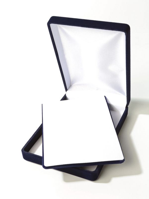 Футляр (90х124х32 мм) с универсальной подложкой