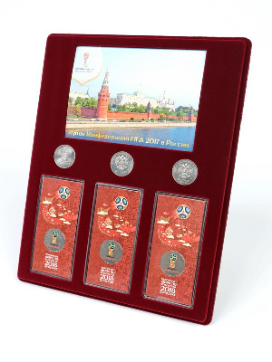 Планшет S (234х296х12 мм) для 3 монет 25 рублей и 3 монет 25 рублей в блистере «Футбол 2018» + Открытка. Москва. Панорама Московского Кремля Планшет S (234х296х12 мм) для 3 монет 25 рублей и 3 монет 25 рублей в блистере «Футбол 2018» + Открытка. Москва. Панорама Московского Кремля