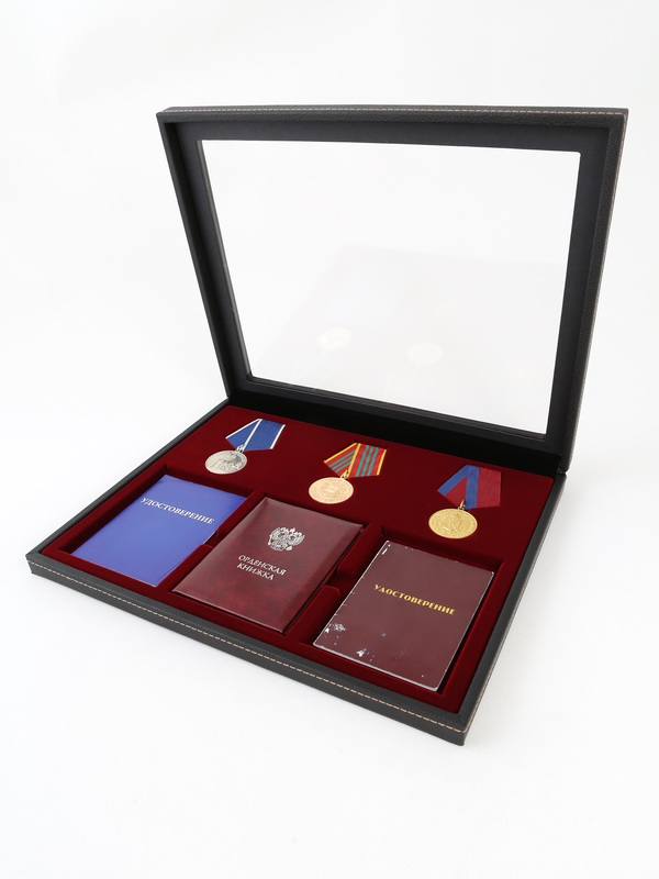  Бокс из искусственной кожи с прозрачным окном Nera Plus для 3 медалей РФ d-32 мм и 3 удостоверений, чёрный