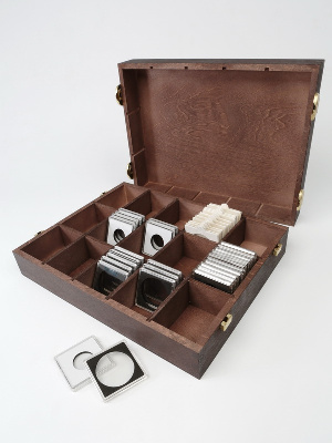 Деревянный бокс для холдеров 50х50 мм, капсул Quadrum, Carree, Octo, холдеров Rebeck Coin L. Lindner, 2245 Деревянный бокс для холдеров 50х50 мм, капсул Quadrum, Carree, Octo, холдеров Rebeck Coin L. Lindner, 2245