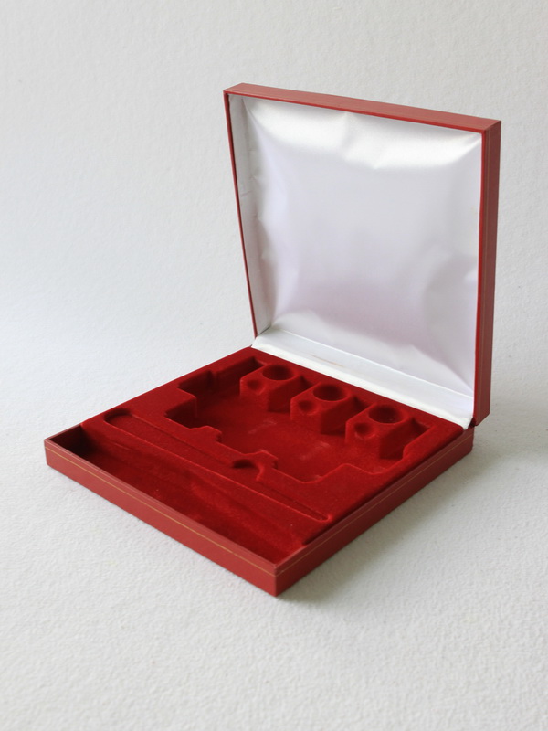 Футляр из кожзаменителя (192х194х42 мм) под набор лаков и пилочек для ногтей