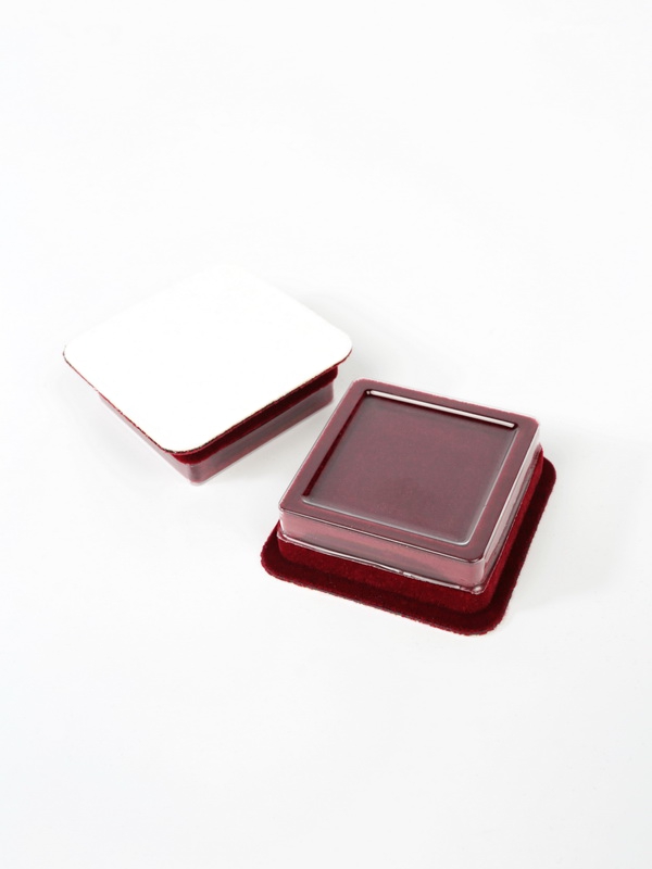 Сувенирная упаковка (59х59х19 мм) под значок (с поролоновой вставкой)