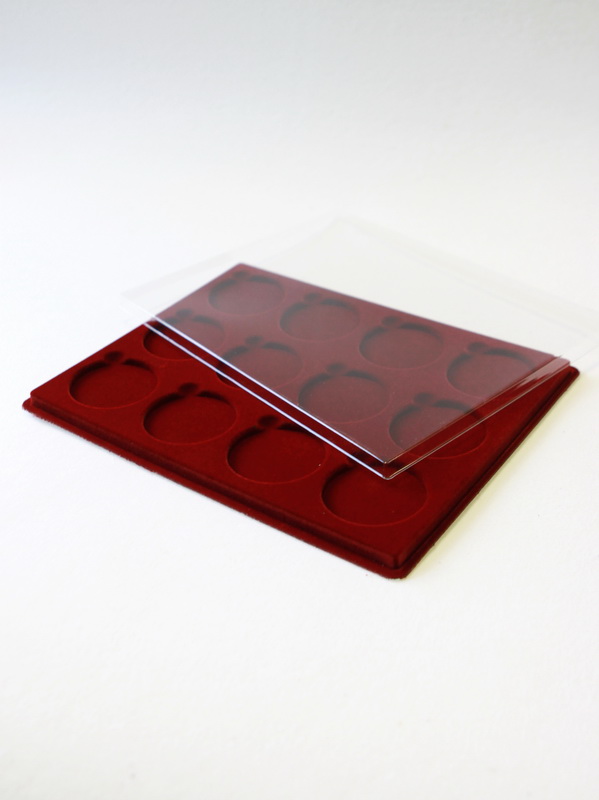  Планшет S (234х296х12 мм) для монет, медалей d-60 мм (12 ячеек), тёмно-бордовый