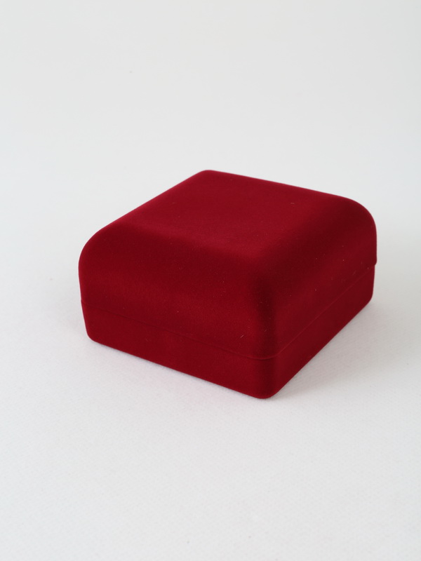 Футляр (92х92х52 мм) под часы, браслет. Вынимаемая скоба, светло-бордовый Футляр (92х92х52 мм) под часы, браслет. Вынимаемая скоба, светло-бордовый