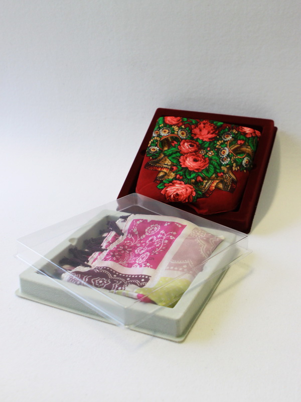 Сувенирная упаковка под шарфы и платки