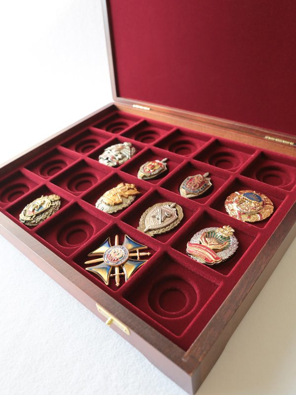  Футляр деревянный Vintage S (305х247х54 мм) на 20 ячеек (49х49х7 мм) под знаки с винтами, тёмно-бордовый