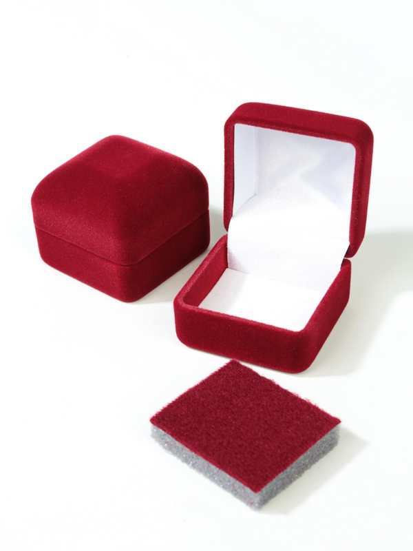 Футляр (43х43х36 мм) с поролоновой вставкой, светло-бордовый