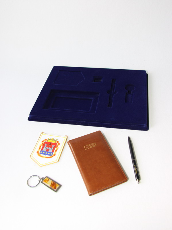 Сувенирная упаковка под набор