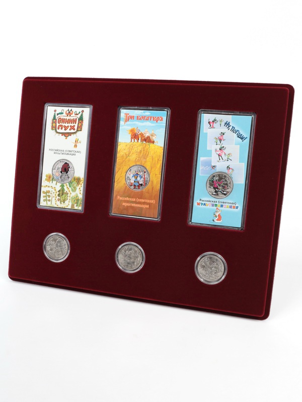 Планшет S (234х296х12 мм) для 3 обычных монет 25 рублей в капсулах Leuchtturm и 3 цветных монет 25 рублей в блистере, тёмно-бордовый  Планшет S (234х296х12 мм) для 3 обычных монет 25 рублей в капсулах Leuchtturm и 3 цветных монет 25 рублей в блистере, тёмно-бордовый