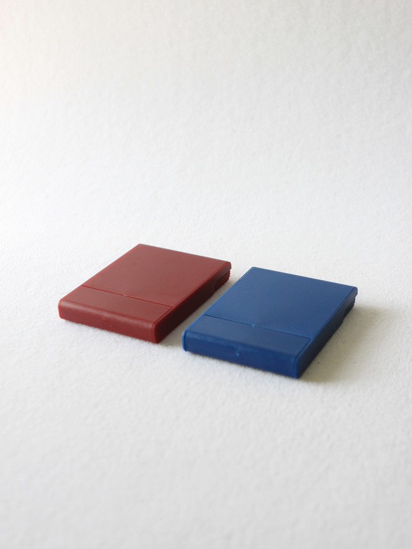  Футляр пластиковый (79х106х16 мм) для одной монеты в капсуле (диаметр 44 мм), тёмно-синий