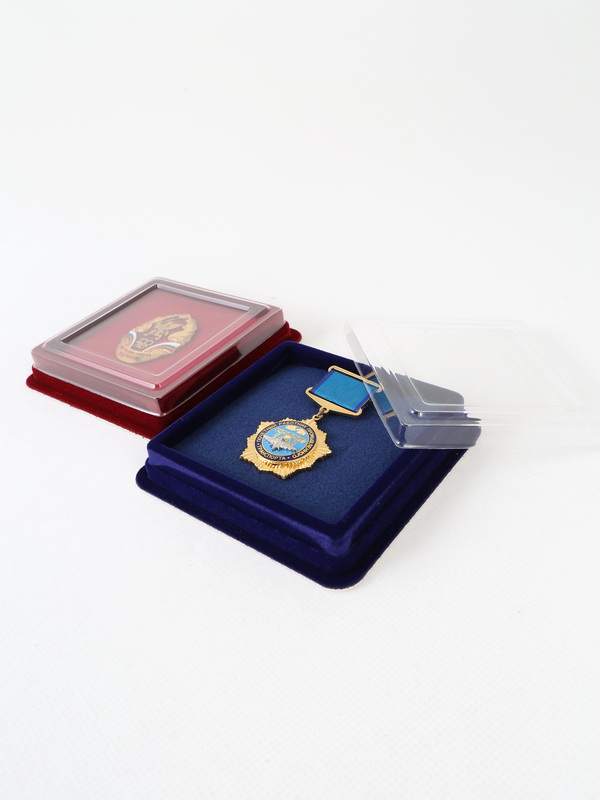  Сувенирная упаковка (106х106х20 мм) с поролоновой вставкой под универсальную медаль, зелёный