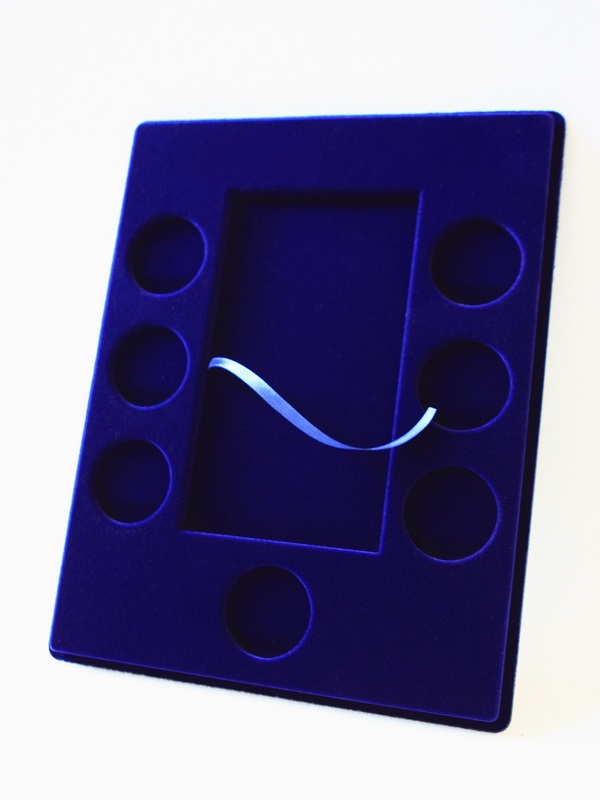 Планшет S (234х296х12 мм) для 1 банкноты Сочи-2014 в капсуле и 7 монет Сочи-2014 в капсулах, тёмно-синий  Планшет S (234х296х12 мм) для 1 банкноты Сочи-2014 в капсуле и 7 монет Сочи-2014 в капсулах, тёмно-синий