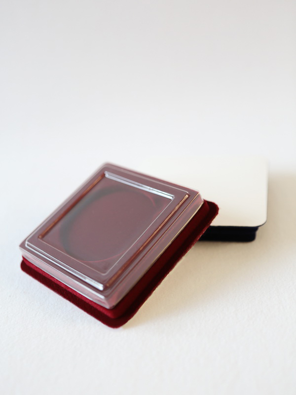  Сувенирная упаковка (106х106х20 мм) под медаль (диаметр 65 мм, глубина 5 мм), тёмно-бордовый