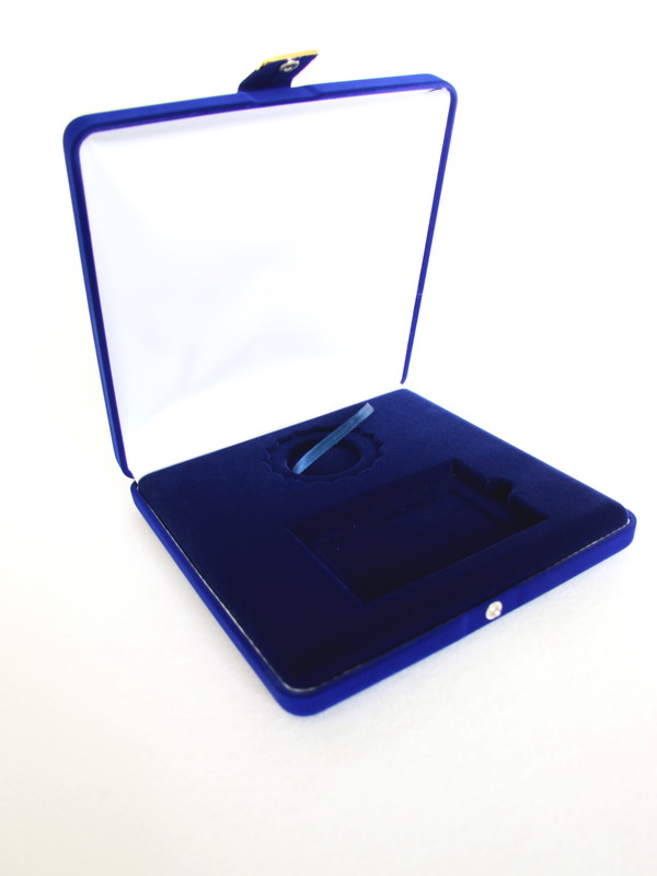 Флокированный футляр (208х213х45) под орден и удостоверение