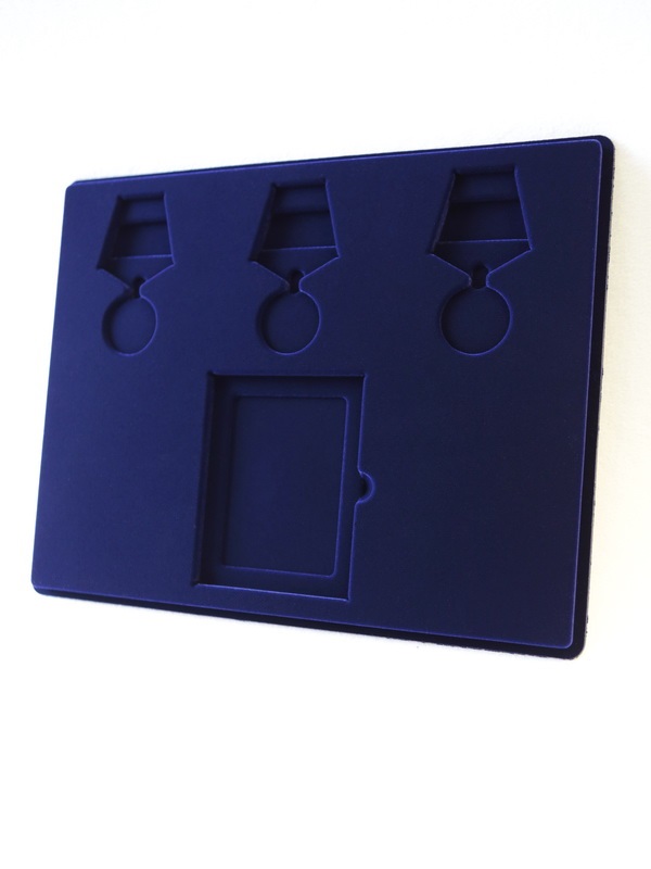 Планшет S (234х296х12 мм) на 3 медали РФ d-32 мм и 1 удостоверение, тёмно-синий Планшет S (234х296х12 мм) на 3 медали РФ d-32 мм и 1 удостоверение, тёмно-синий