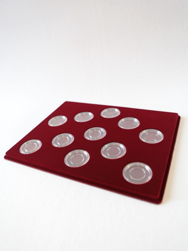 Планшет S (234х296х12 мм) для платиновых и золотых монет «Олимпиада-80», тёмно-бордовый  Планшет S (234х296х12 мм) для платиновых и золотых монет «Олимпиада-80», тёмно-бордовый