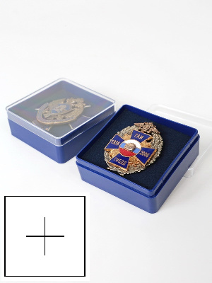 Пластиковый футляр (58х58х22 мм). Синее основание, прозрачная крышка, с отверстием "крест" Пластиковый футляр (58х58х22 мм). Синее основание, прозрачная крышка, с отверстием "крест"