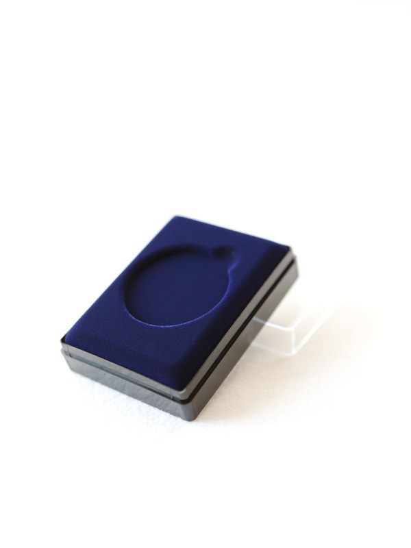  Футляр пластиковый (58х78х22 мм) для одной монеты, медали (диаметр 40 мм, глубина 3 мм). Черное основание, чёрный