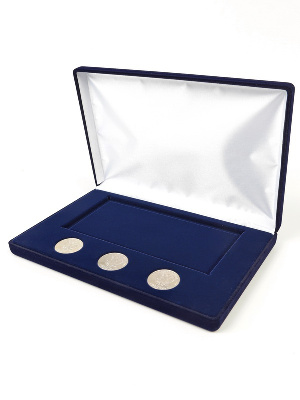 Футляр (217х141х29 мм) для 3 монет 25 рублей и банкноты «Футбол 2018» в чехле