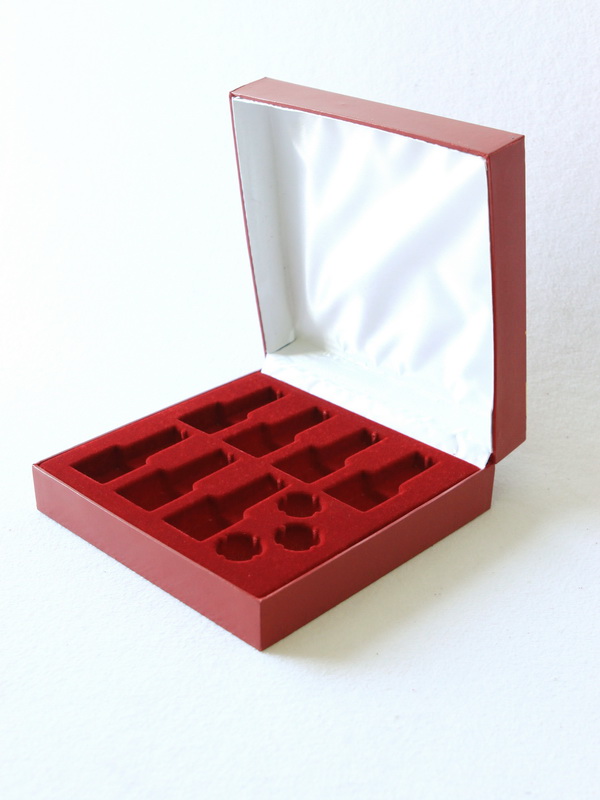 Футляр из кожзаменителя (180х180х60 мм) под набор лаков для ногтей