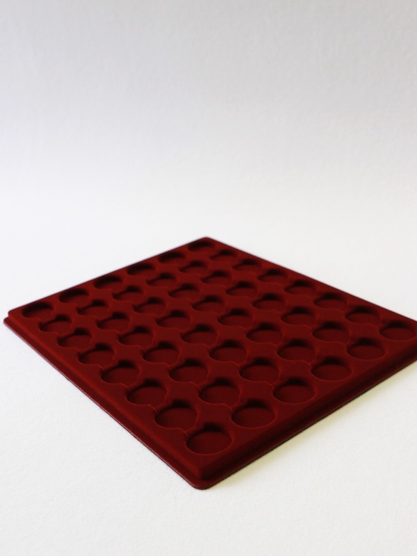  Планшет S (234х296х12 мм) для 48 монет в капсулах CAPS 23 Leuchtturm. Диаметр ячейки 29 мм, тёмно-бордовый