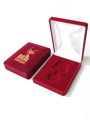 Футляр (90х124х32 мм) под медаль РФ d-32 мм с пятиугольной колодкой, 80 лет Победы