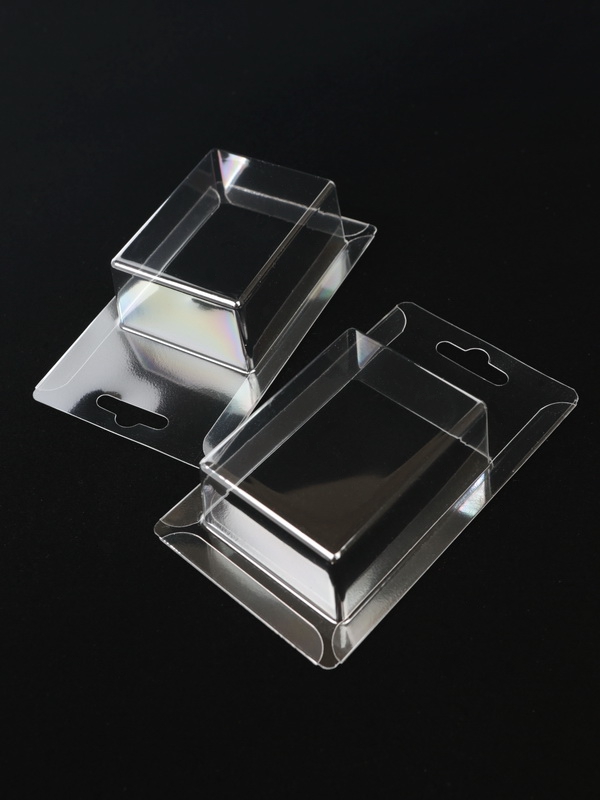 Блистер с загибом краев под изделие 56х74х32 мм. Тип 11