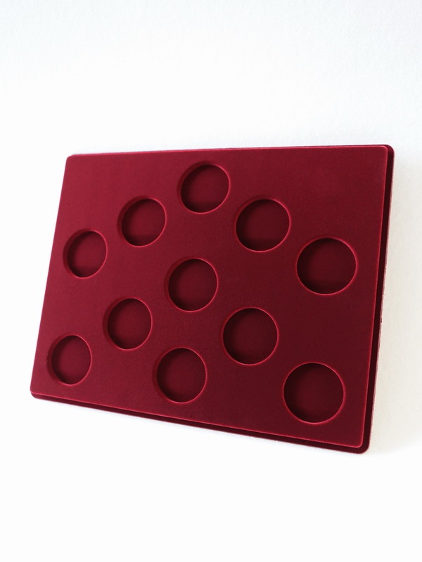 Планшет S (234х296х12 мм) для платиновых и золотых монет «Олимпиада-80», тёмно-бордовый  Планшет S (234х296х12 мм) для платиновых и золотых монет «Олимпиада-80», тёмно-бордовый