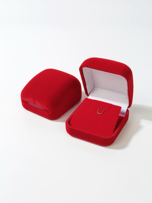  Футляр (53х59х33 мм) под серьги, подвеску (стойка), красный