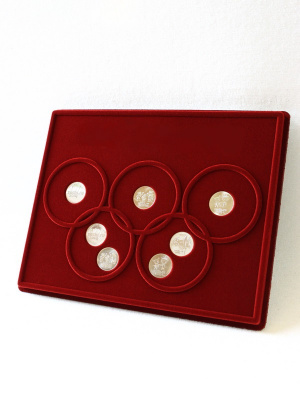 Планшет S (234х296х12 мм) для 7 Олимпийских монет Сочи-2014 без капсул (5 колец), тёмно-бордовый  Планшет S (234х296х12 мм) для 7 Олимпийских монет Сочи-2014 без капсул (5 колец), тёмно-бордовый