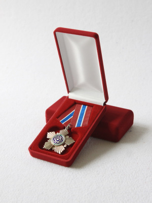 Футляр (62х116х26 мм) под орден на пятиугольной колодке, светло-бордовый Футляр (62х116х26 мм) под орден на пятиугольной колодке, светло-бордовый