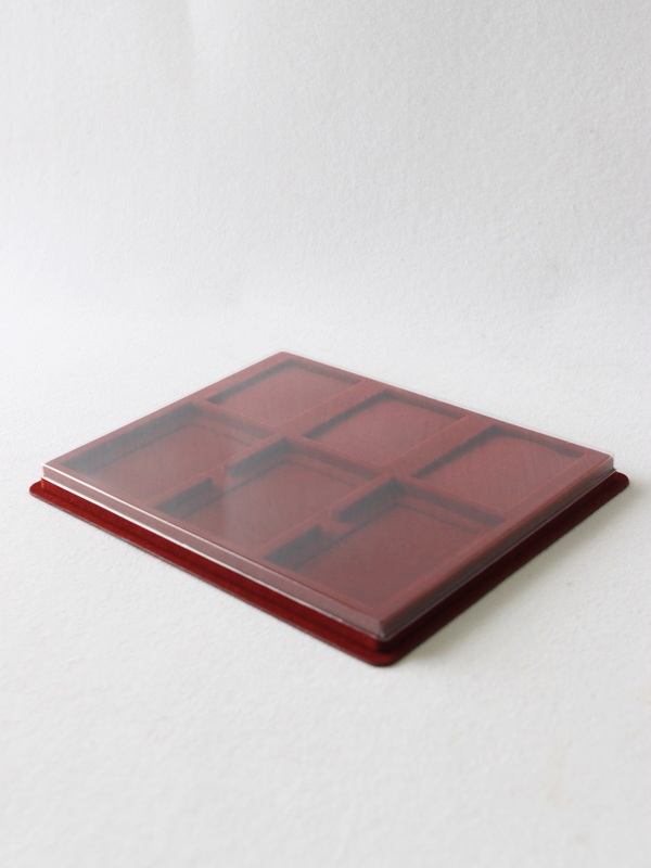 Планшет S (243х304х21 мм) на 3 ячейки (68х86х18 мм) с поролоном и 3 удостоверения, тёмно-бордовый Планшет S (243х304х21 мм) на 3 ячейки (68х86х18 мм) с поролоном и 3 удостоверения, тёмно-бордовый