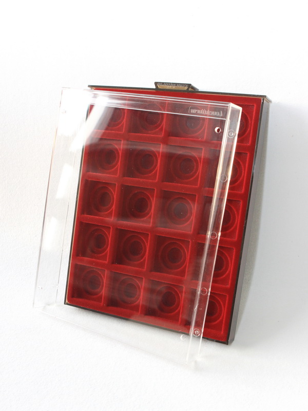 Кассета XL на 20 ячеек (47х47х10 мм) (под знаки с винтом) Кассета XL на 20 ячеек (47х47х10 мм) (под знаки с винтом)