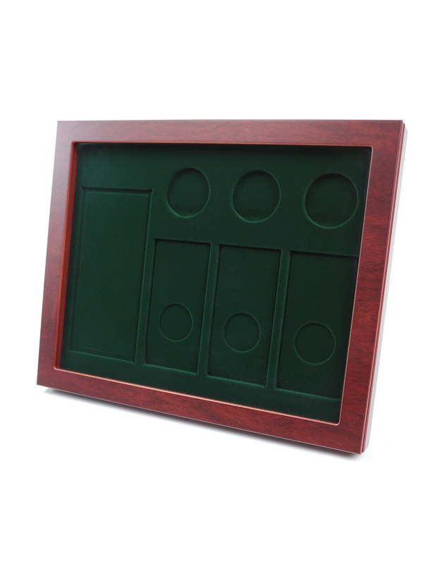 Витрина LOUVRE для банкноты в чехле, 3 монет 25 рублей в капсулах и 3 монет 25 рублей в блистере «Футбол 2018». Горизонтальная, зелёный  Витрина LOUVRE для банкноты в чехле, 3 монет 25 рублей в капсулах и 3 монет 25 рублей в блистере «Футбол 2018». Горизонтальная, зелёный