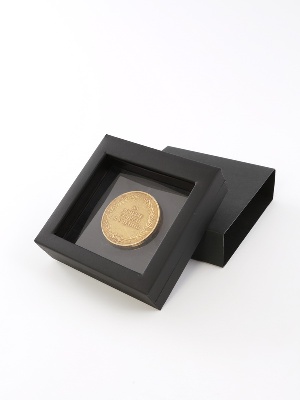 Универсальный футляр (90х90х26 мм) с эластичной мембраной. Lindner, 4827 Универсальный футляр (90х90х26 мм) с эластичной мембраной. Lindner, 4827