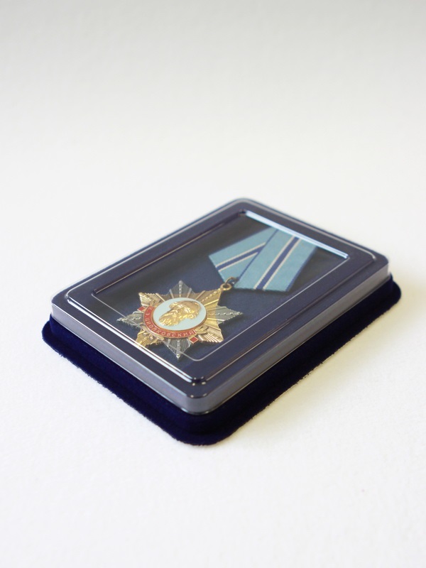  Сувенирная упаковка (110х139х22 мм) с поролоновой вставкой под универсальную медаль (58х111х16 мм), тёмно-синий