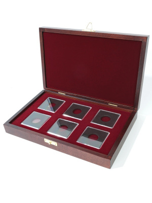 Деревянный футляр Vintage M (244х156х38 мм) для 6 монет в капсулах Quadrum (50х50х6 мм), тёмно-бордовый  Деревянный футляр Vintage M (244х156х38 мм) для 6 монет в капсулах Quadrum (50х50х6 мм), тёмно-бордовый