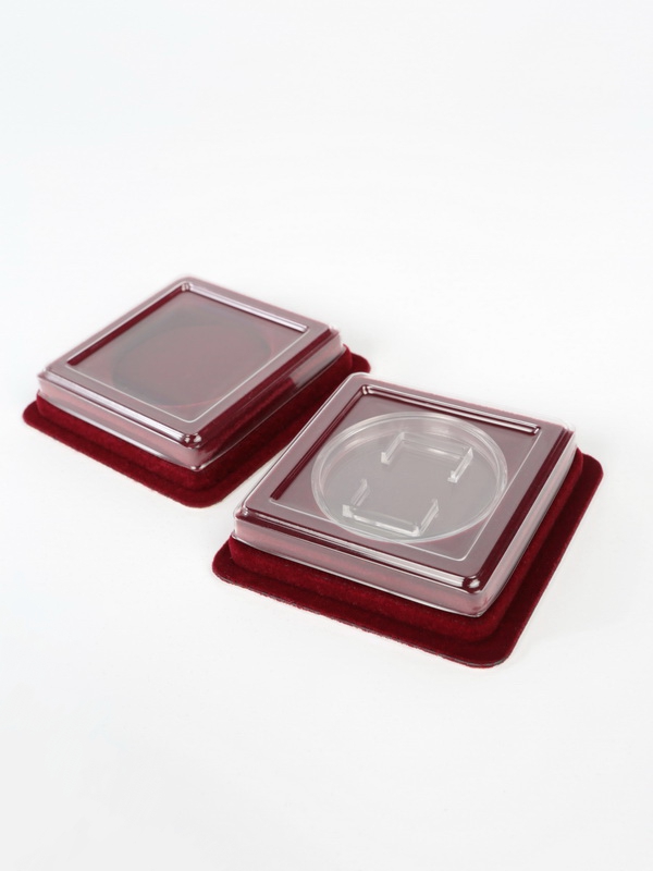  Сувенирная упаковка (63х63х16 мм) для одной монеты в капсуле (диаметр 46 мм), тёмно-бордовый