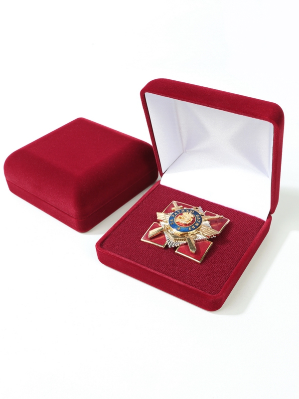 Футляр (92х92х40 мм) с поролоновой вставкой, светло-бордовый