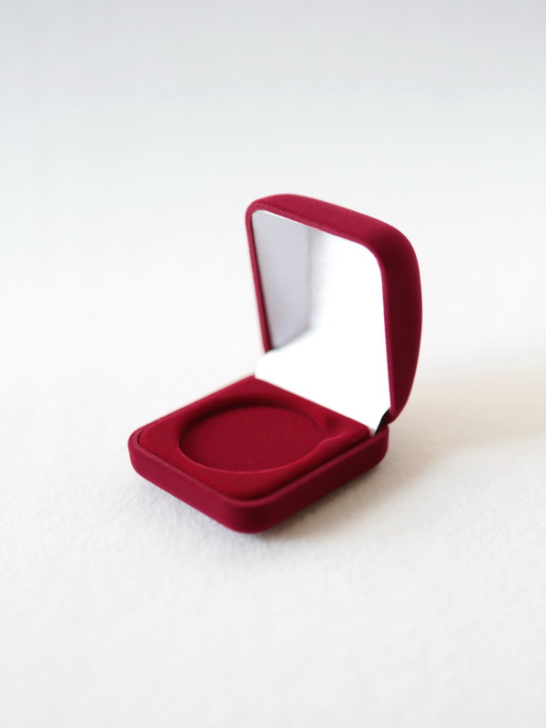 Футляр (55х60х36 мм) для одной монеты, медали (диаметр 40 мм, глубина 4 мм) Футляр (55х60х36 мм) для одной монеты, медали (диаметр 40 мм, глубина 4 мм)