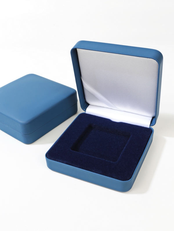 Футляр из искусственной кожи (92х92х36 мм) для 1 монеты в капсуле Quadrum (50х50х6 мм), тёмно-синий