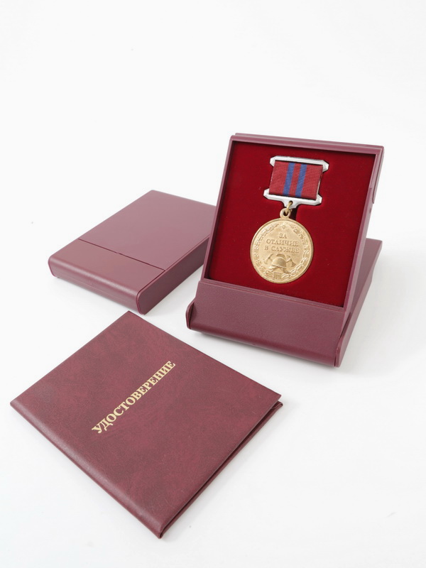  Футляр пластиковый (79х106х16 мм) для медали на квадро колодке (короткая), тёмно-синий