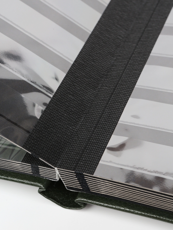 Альбом для марок (кляссер Royal-Line) из натуральной кожи, 16 листов (32 страницы), чёрный картон с промежуточными прозрачными листами. Зелёный. Prinz, 6016