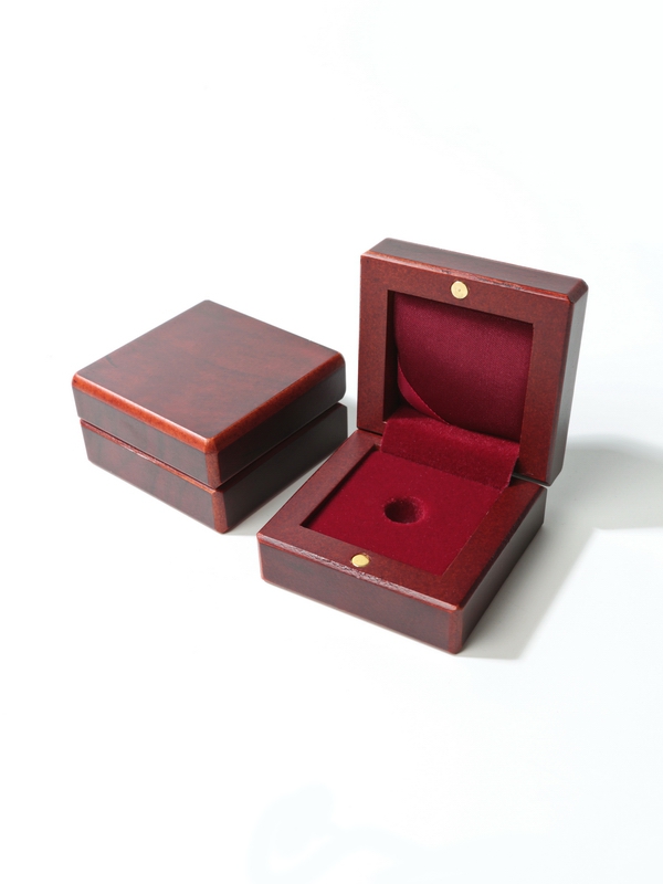 Деревянный футляр (60х60х32 мм) под значок, светло-бордовый